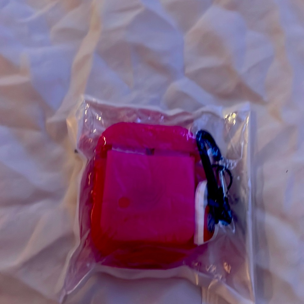 AirPod case pink with Trackeroo carabiner and tag